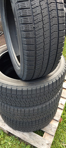 215/55 R18 BRIDGESTONE, HANKOOK (1 foto / 10)