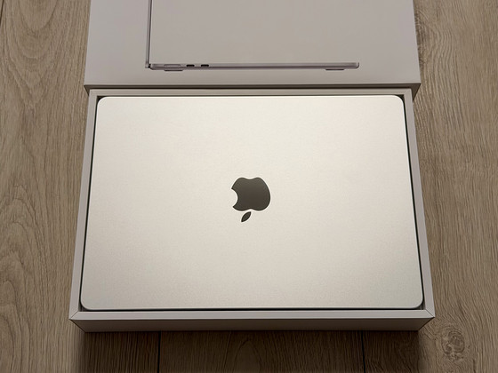 Apple Macbook Air 13 M4 16/512 SLV SWE как новый.