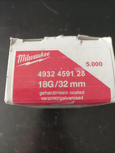 Milwaukee 4932459128 18G финишные гвозди (3 фото из 4)