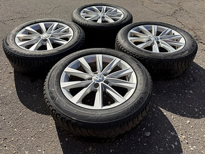 17" Volkswagen originaalveljed 5x112 + 215/60/17 talverehvid (3 foto / 8)