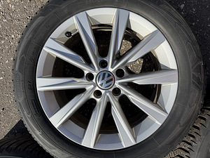17" Volkswagen originaalveljed 5x112 + 215/60/17 talverehvid (5 foto / 8)