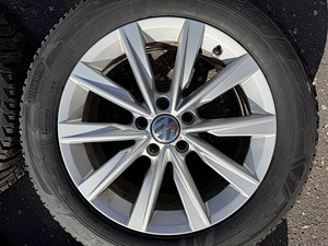 17" Volkswagen originaalveljed 5x112 + 215/60/17 talverehvid (7 foto / 8)
