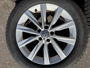 17" Volkswagen originaalveljed 5x112 + 215/60/17 talverehvid (8 foto / 8)