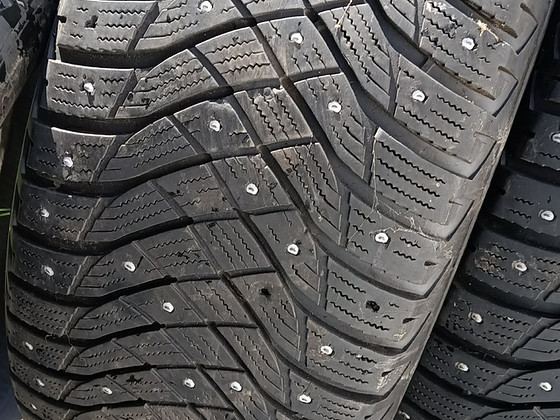 255 55 18 GoodYear UltraGrip Arctic 2