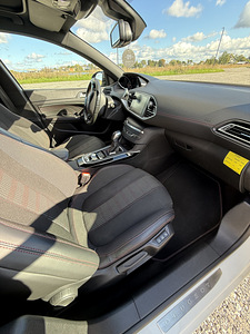 Peugeot 308 GT (9 foto / 14)
