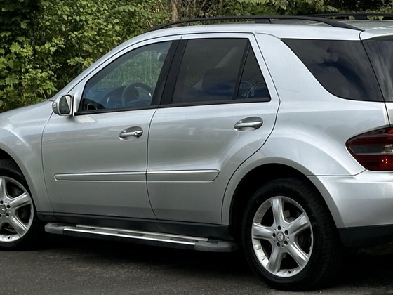 Mercedes-Benz ML W164 astmelauad