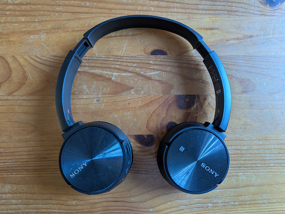 Juhtmevabad kõrvaklapid Sony MDR-ZX330BT