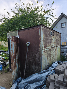 Konteiner (1 foto / 2)