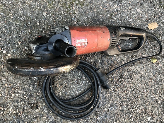 Угловая шлифмашина Hilti DC 230-S