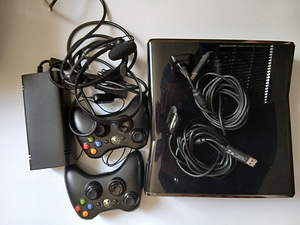 Xbox 360 (2 foto / 4)