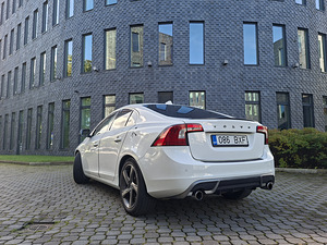 Volvo s60 (4 foto / 11)