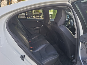 Volvo s60 (9 foto / 11)