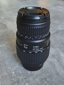 Sigma 70-300 f 4-5,6 D Nikonile F-mount (1 foto / 4)