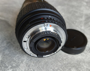 Sigma 70-300 f 4-5,6 D Nikonile F-mount (4 foto / 4)