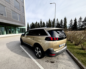 Peugeot 5008 (2 фото из 13)