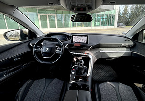 Peugeot 5008 (6 фото из 13)