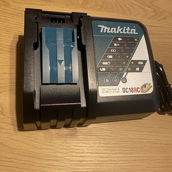 Makita uus akulaadija