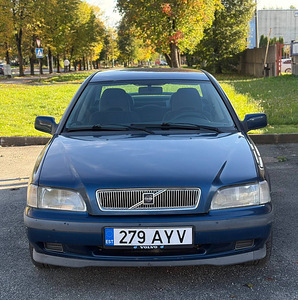 VOLVO S40 (2 фото из 10)