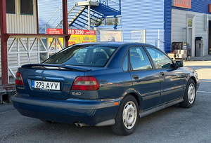 VOLVO S40 (3 фото из 10)