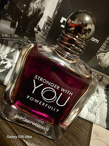 Georgio armani (1 foto / 2)