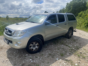 Toyota Hilux (2 foto / 7)