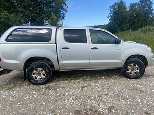 Toyota Hilux (3 foto / 7)