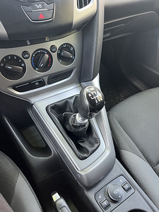 Ford Focus (9 фото из 13)