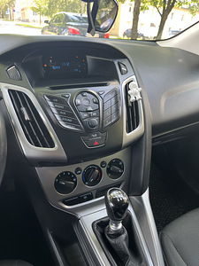 Ford Focus (12 фото из 13)