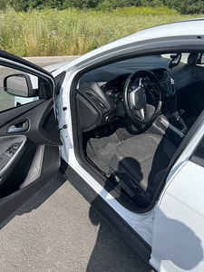 Ford Focus (13 фото из 13)