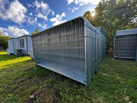 НОВЫЕ ВРЕМЕННЫЕ ОГРАЖДЕНИЯ 3,5 x 2 м + PVC ОСНОВАНИЕ + ЗАЖИМ