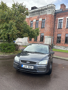 Ford Focus (2 foto / 6)