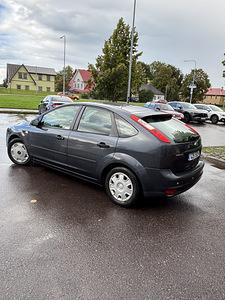 Ford Focus (3 foto / 6)