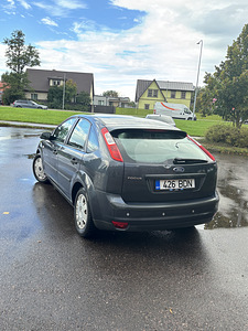 Ford Focus (4 foto / 6)