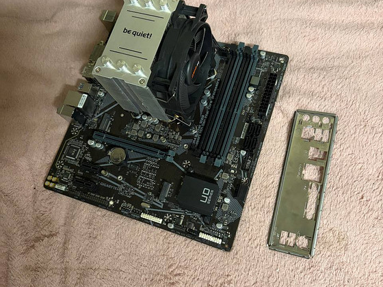 Combo Intel i5 10400F + B560m DS3H v2 + Be quiet cooler