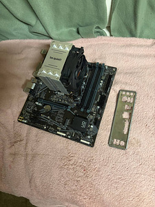 Combo Intel i5 10400F + B560m DS3H v2 + Be quiet cooler (1 foto / 1)