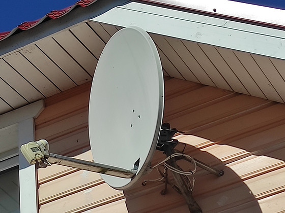 Satelliitantenn ja satelliidi ringkonverter 2 väljundiga
