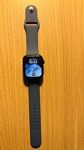 Apple Watch SE 2024 GPS + LTE 44 мм — 100% аккумулятор (1 фото из 6)