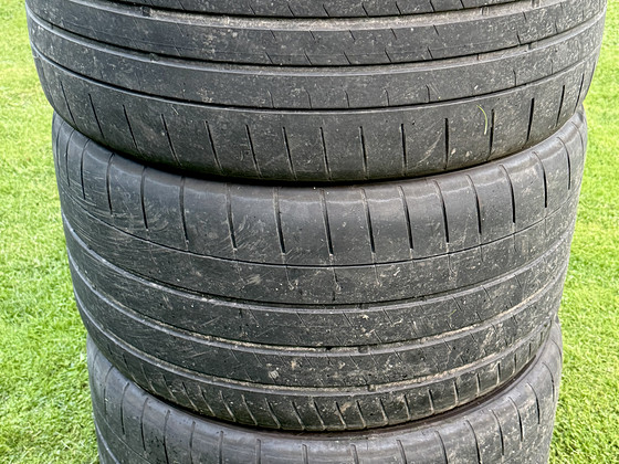 Bridgestone suverehvid R21 275/35 & 325/30