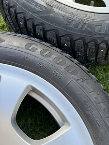 Диски BMW с шинами R16 (2 фото из 4)