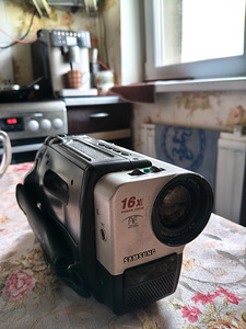 Videokaamera Samsung (16x Power Zoom) (1 foto / 7)