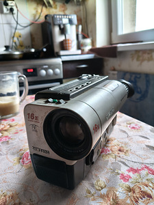 Videokaamera Samsung (16x Power Zoom) (7 foto / 7)