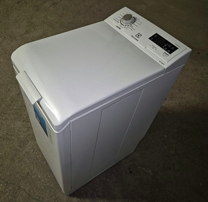 Pesumasin Electrolux EWT1066EDW 6kg 1000p/min (4 foto / 6)
