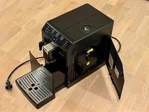 Полностью автоматическая кофемашина Philips (2 фото из 4)