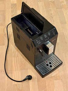 Полностью автоматическая кофемашина Philips (4 фото из 4)