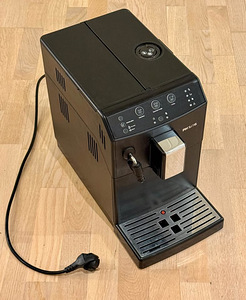 Полностью автоматическая кофемашина Philips (1 фото из 4)
