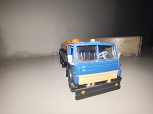 1:43 kamaz USSR modell (3 фото из 4)