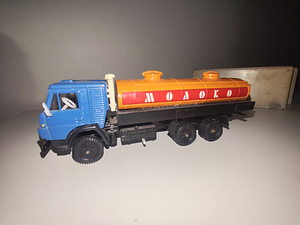 1:43 kamaz USSR modell (2 фото из 4)