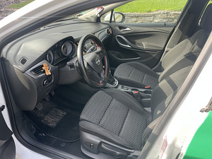 Opel Astra K (5 фото из 6)
