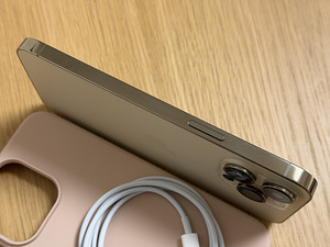 Apple iPhone 14 Pro Max Gold 128GB v heas korras (3 foto / 9)