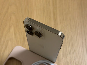 Apple iPhone 14 Pro Max Gold 128GB v heas korras (4 foto / 9)
